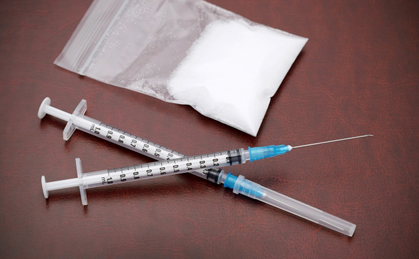 白い粉と注射器