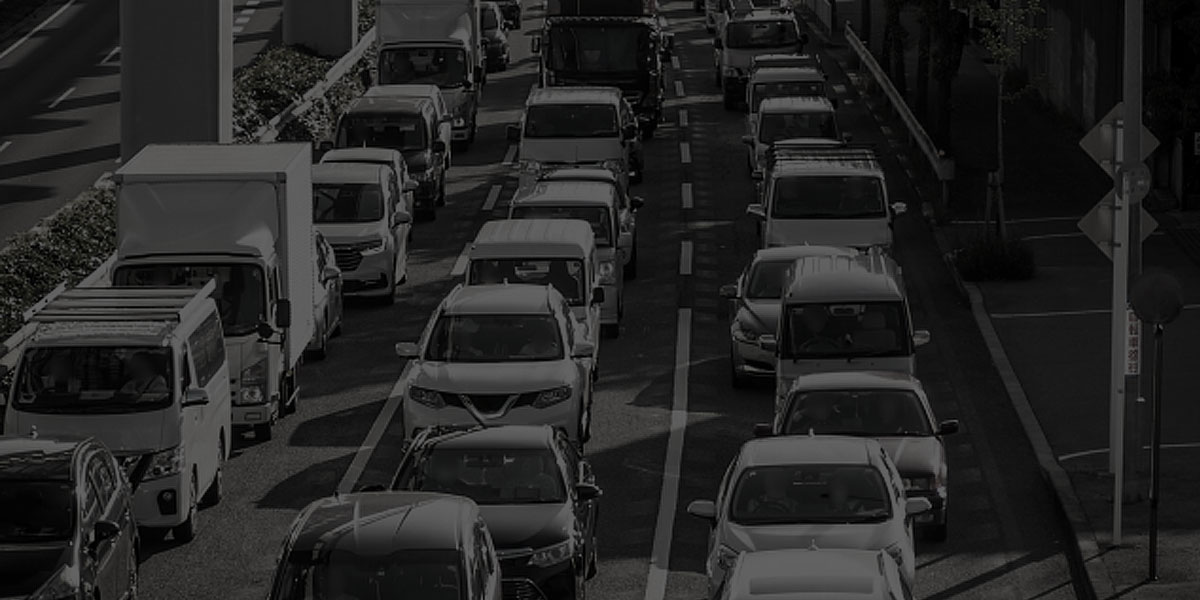 渋滞する自動車